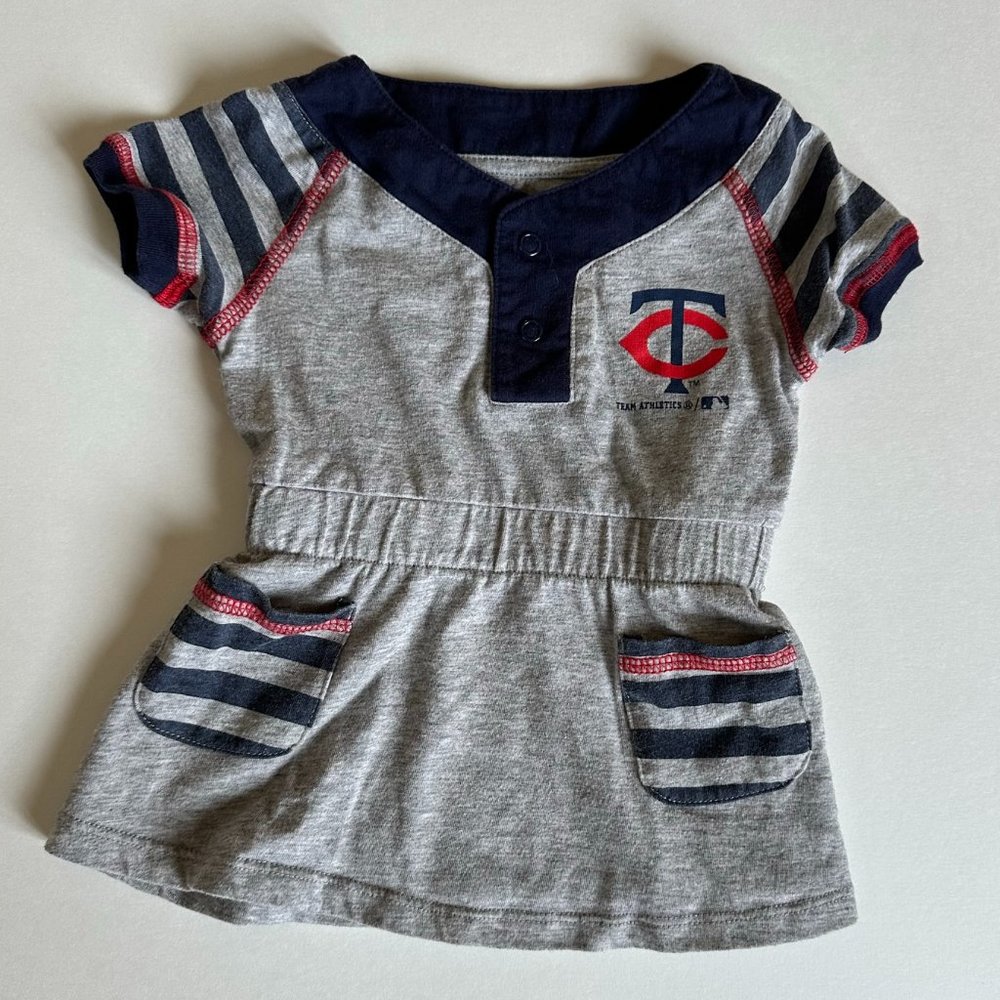 🧡 3/$15 Vintage Minnesota Twins T-Shirt / Dress Size 12 months